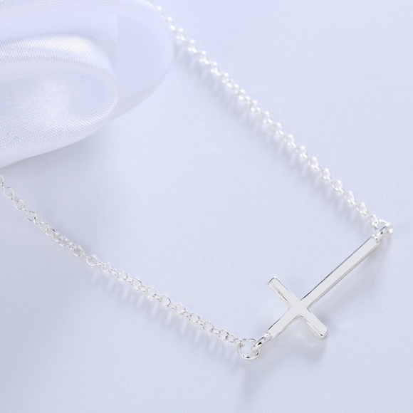 ❤️4 for $20 Sale❤️ Silver Cross necklace - Picture 2 of 4